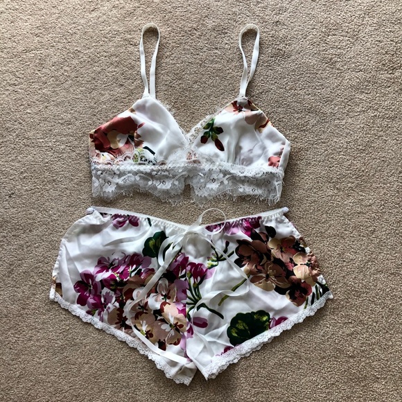 🚫SOLD🚫Floral print lace lingerie set NWOT - Picture 4 of 13